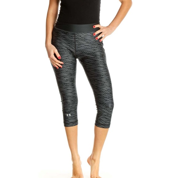 🌸3/$25 UNDER ARMOUR HeatGear Geometric Black & Gray Workout Capri Leggings, Med - Picture 14 of 15